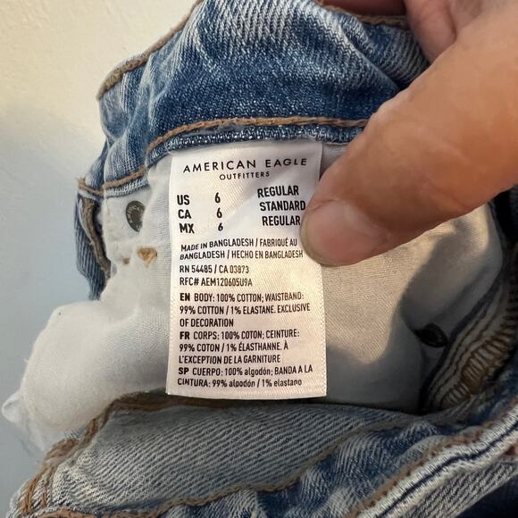American Eagle Mom Jeans Sz 6 Light Wash Straight Leg High Rise Distressed - Picture 5 of 7